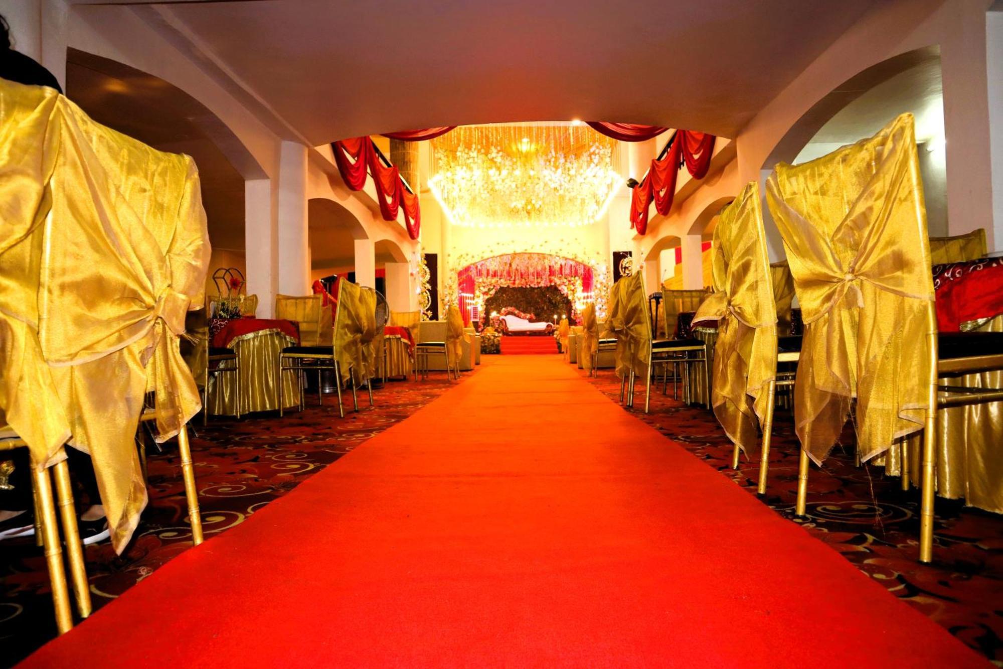 Hotel River Bank Манді Екстер'єр фото